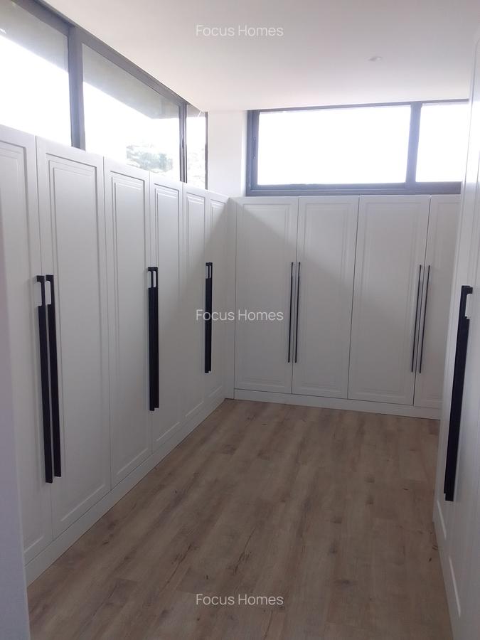 5 Bed Townhouse with En Suite in Lavington - 5