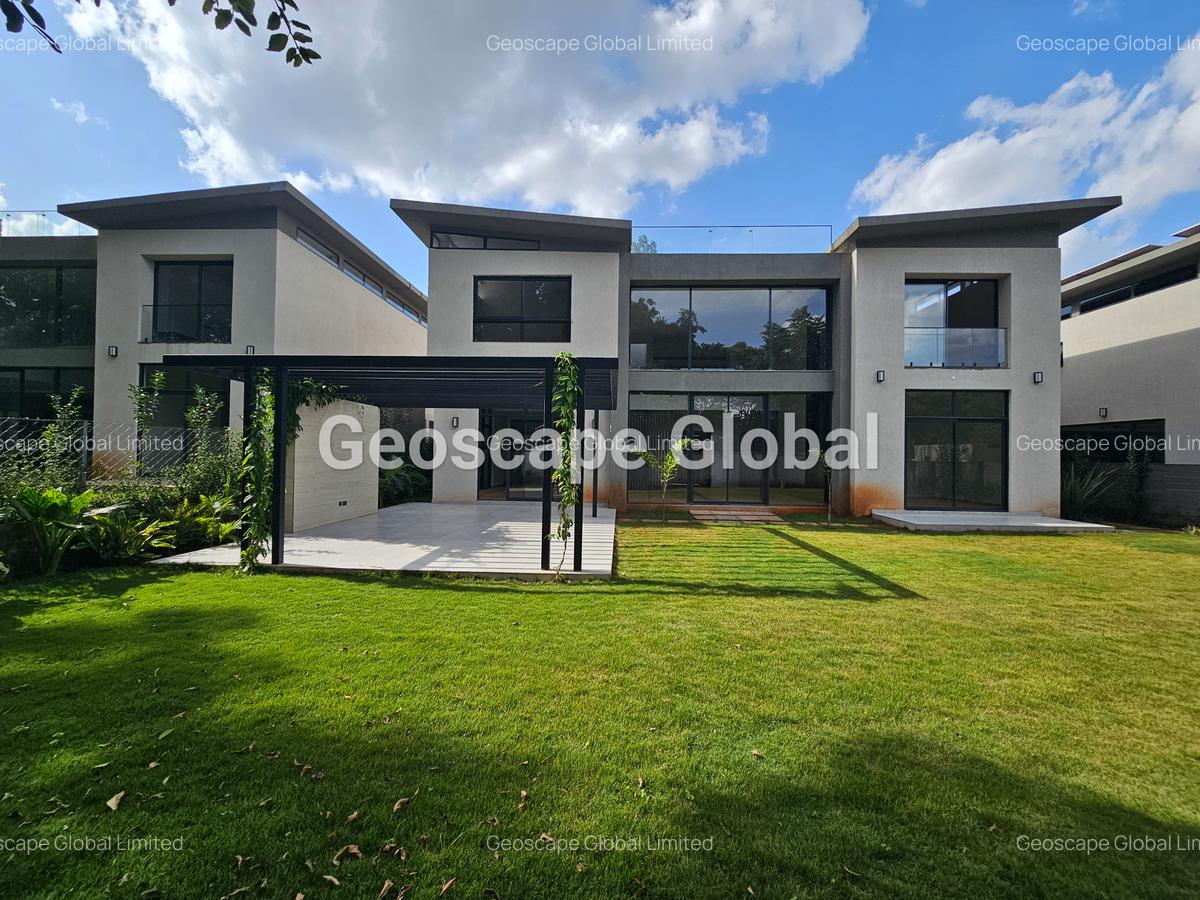 5 Bed House with En Suite in Runda - 9