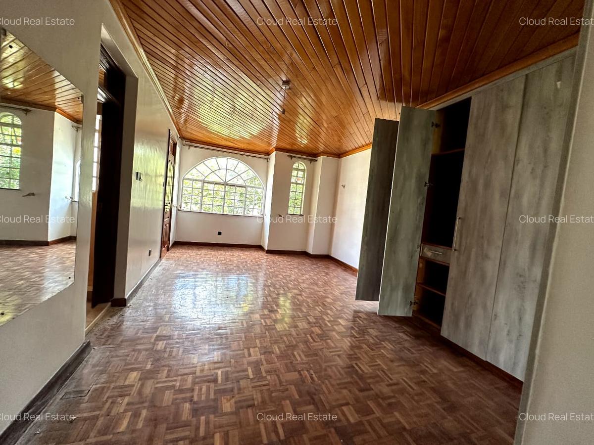 5 Bed Townhouse with En Suite in Lavington - 13