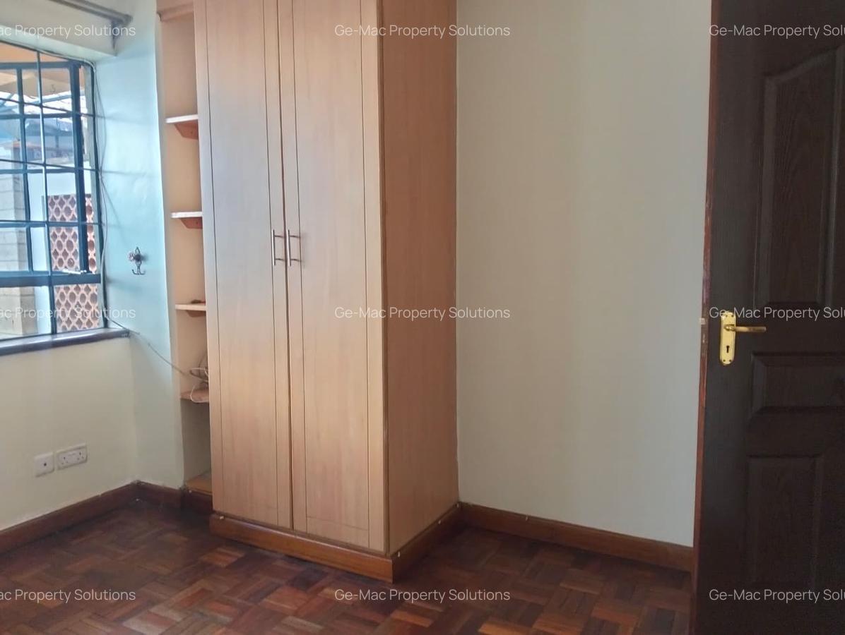5 Bed House with En Suite in Lavington - 14