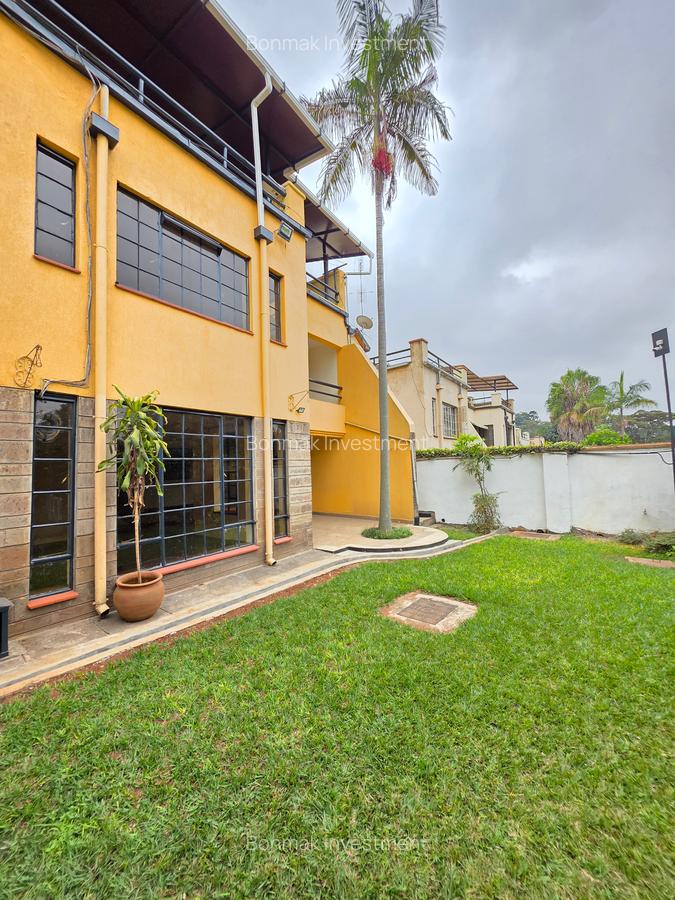 5 Bed Townhouse with En Suite at Lavington Green - 3