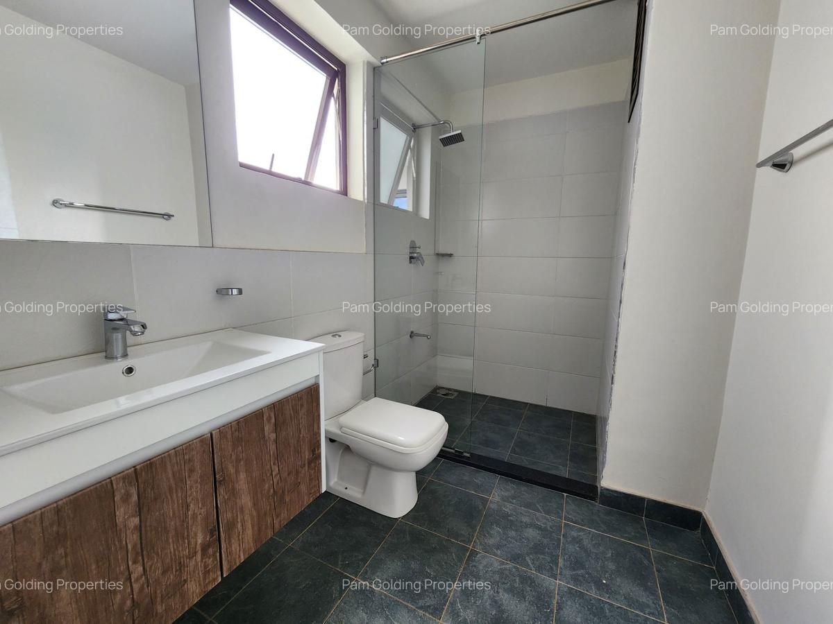 3 Bed Apartment with En Suite in Thika Road - 12