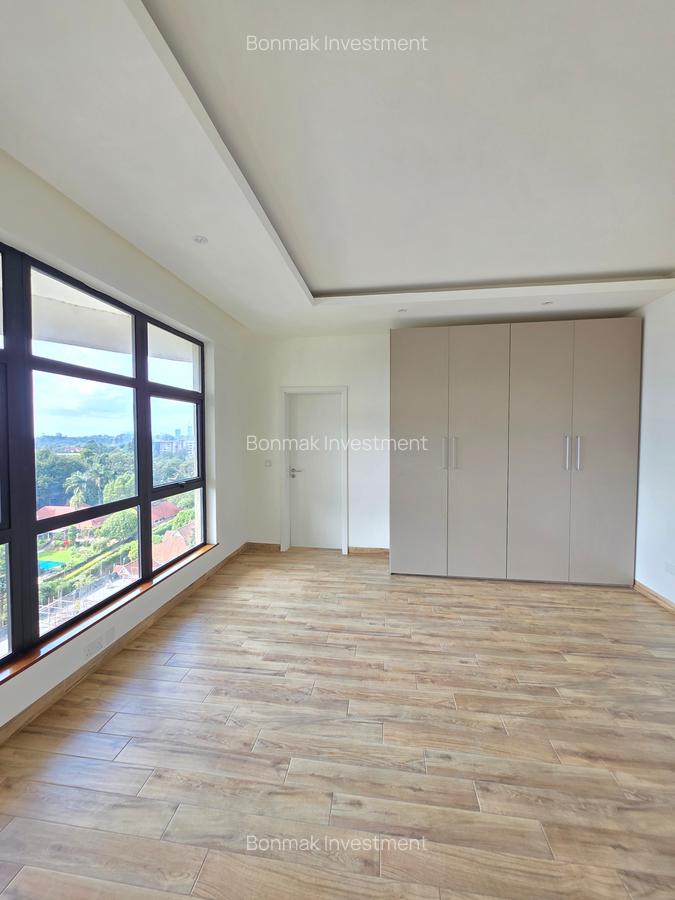 4 Bed Apartment with En Suite at Riverside Drive - 9