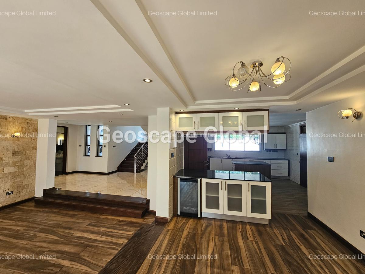 5 Bed House with En Suite in Lavington - 8