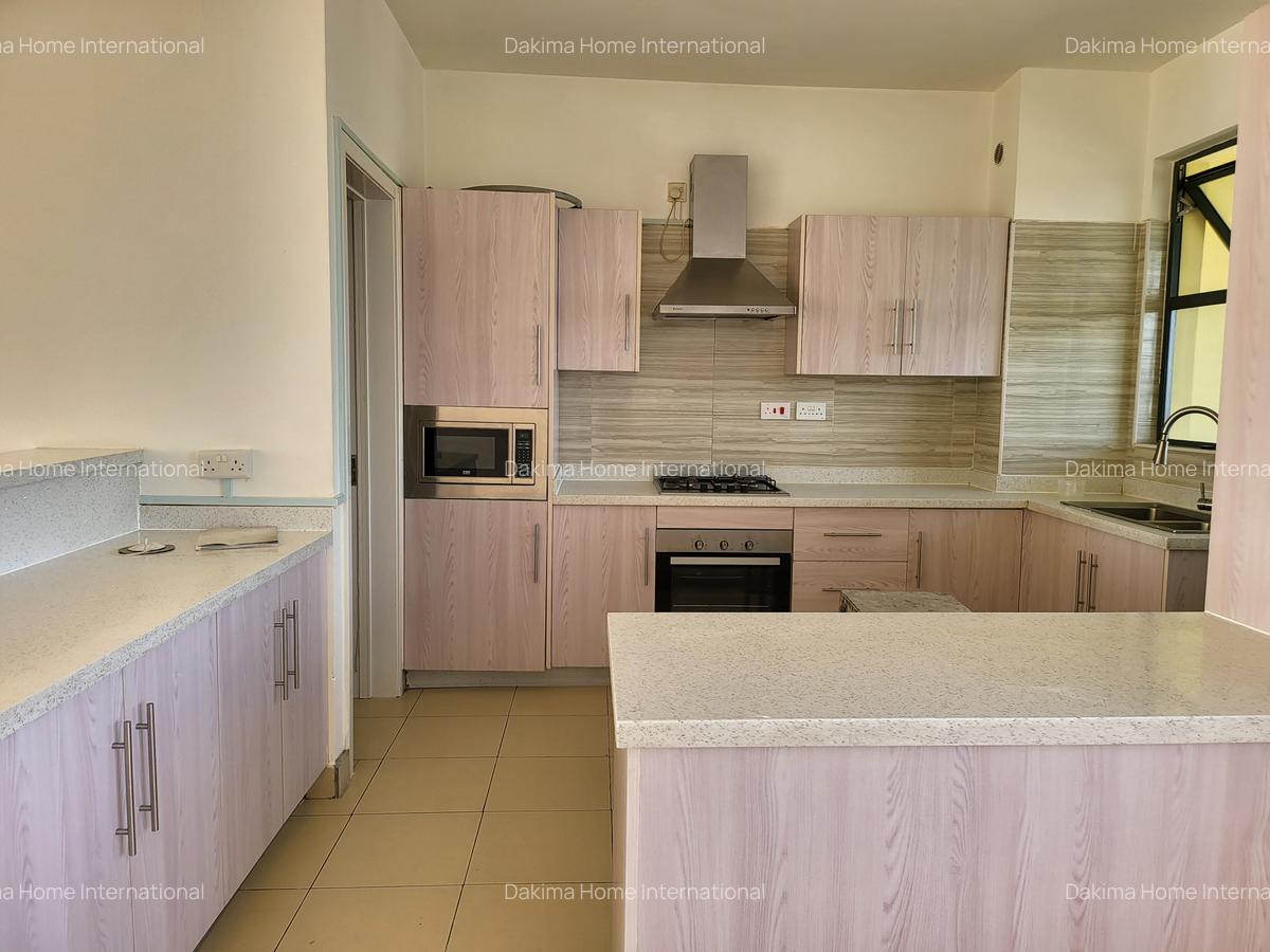 3 Bed Apartment with En Suite in Brookside - 1