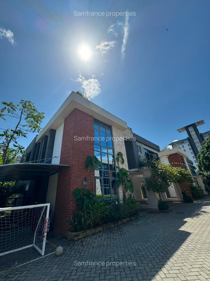 5 Bed Villa with En Suite at Moyne Drive - 1