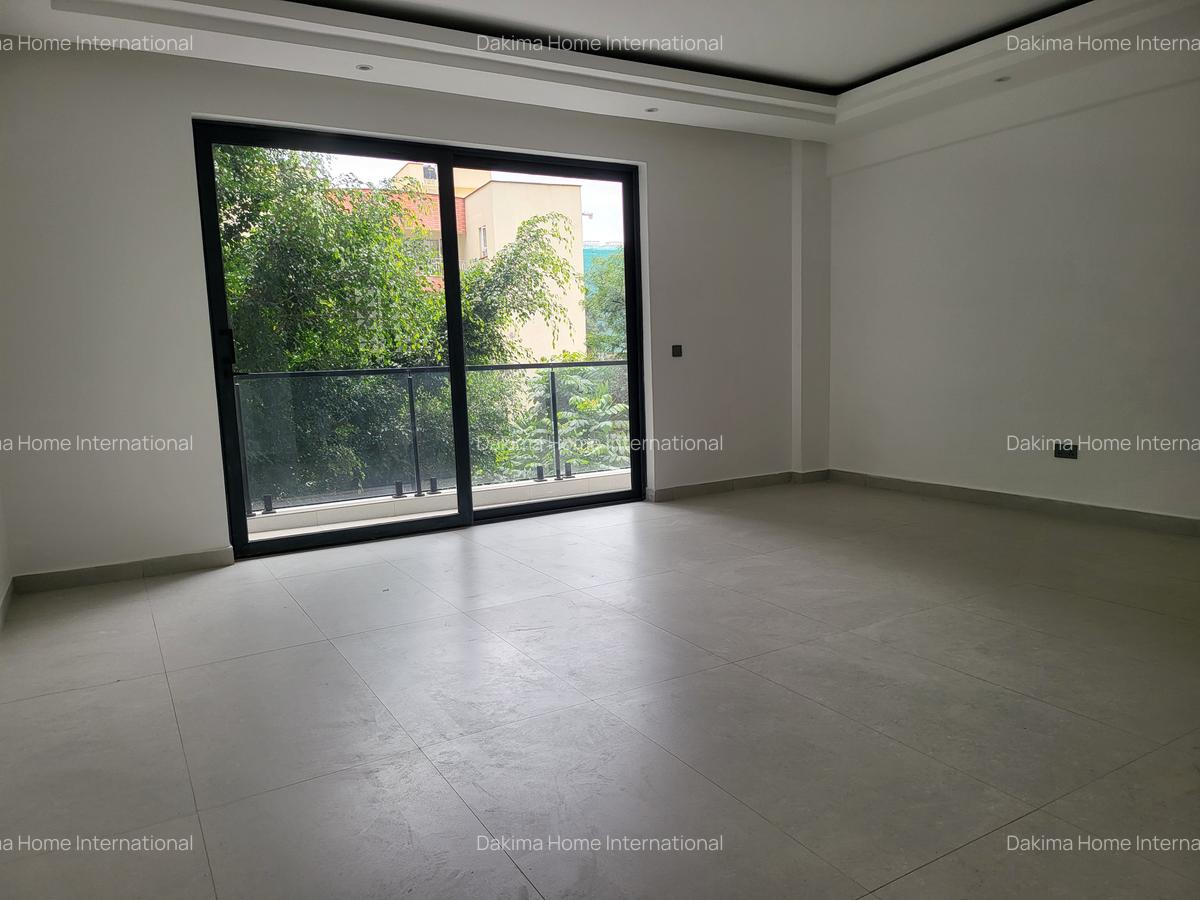 2 Bed Apartment with En Suite in Brookside - 6