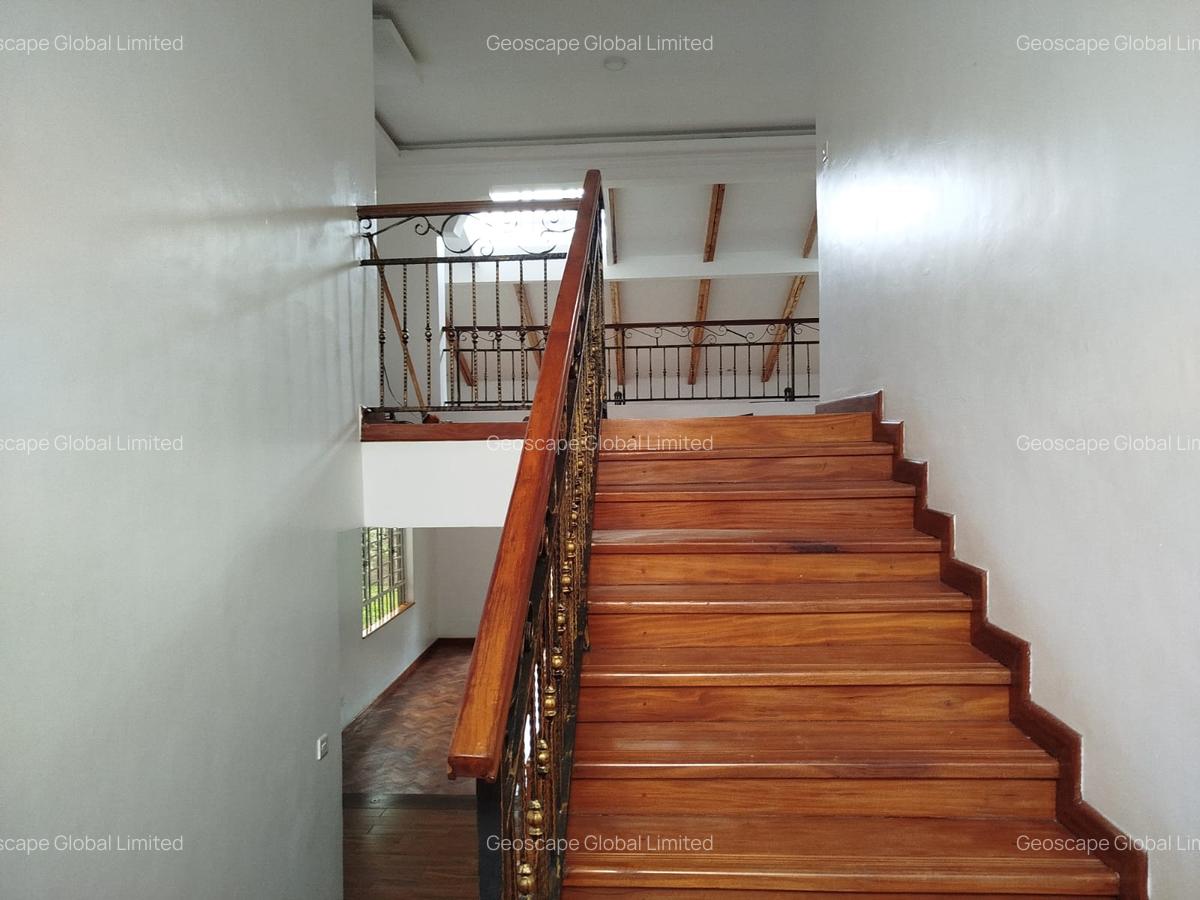 5 Bed House with En Suite in Runda - 8