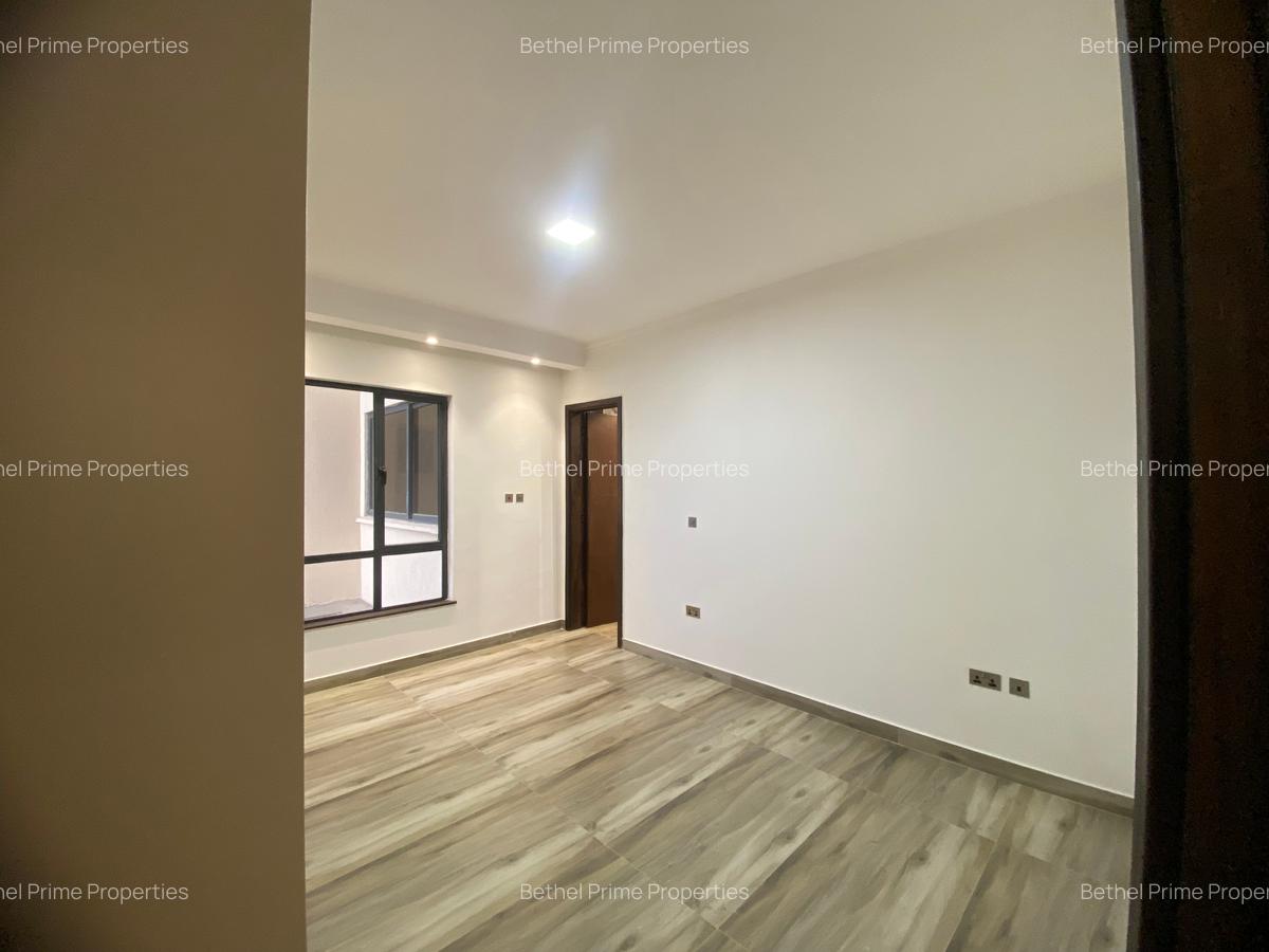 2 Bed Apartment with En Suite in Brookside - 10