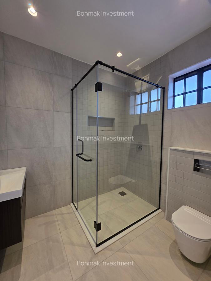 5 Bed Townhouse with En Suite at Lavington Green - 18