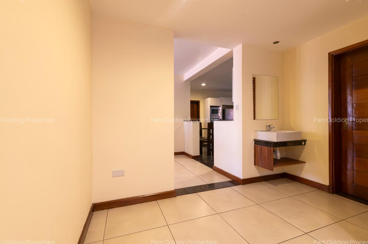 3 Bed Apartment with En Suite at School Lane - 9