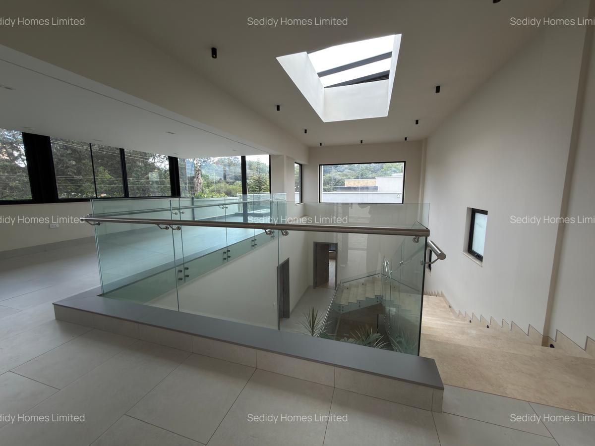 5 Bed Villa with En Suite in Westlands Area - 15