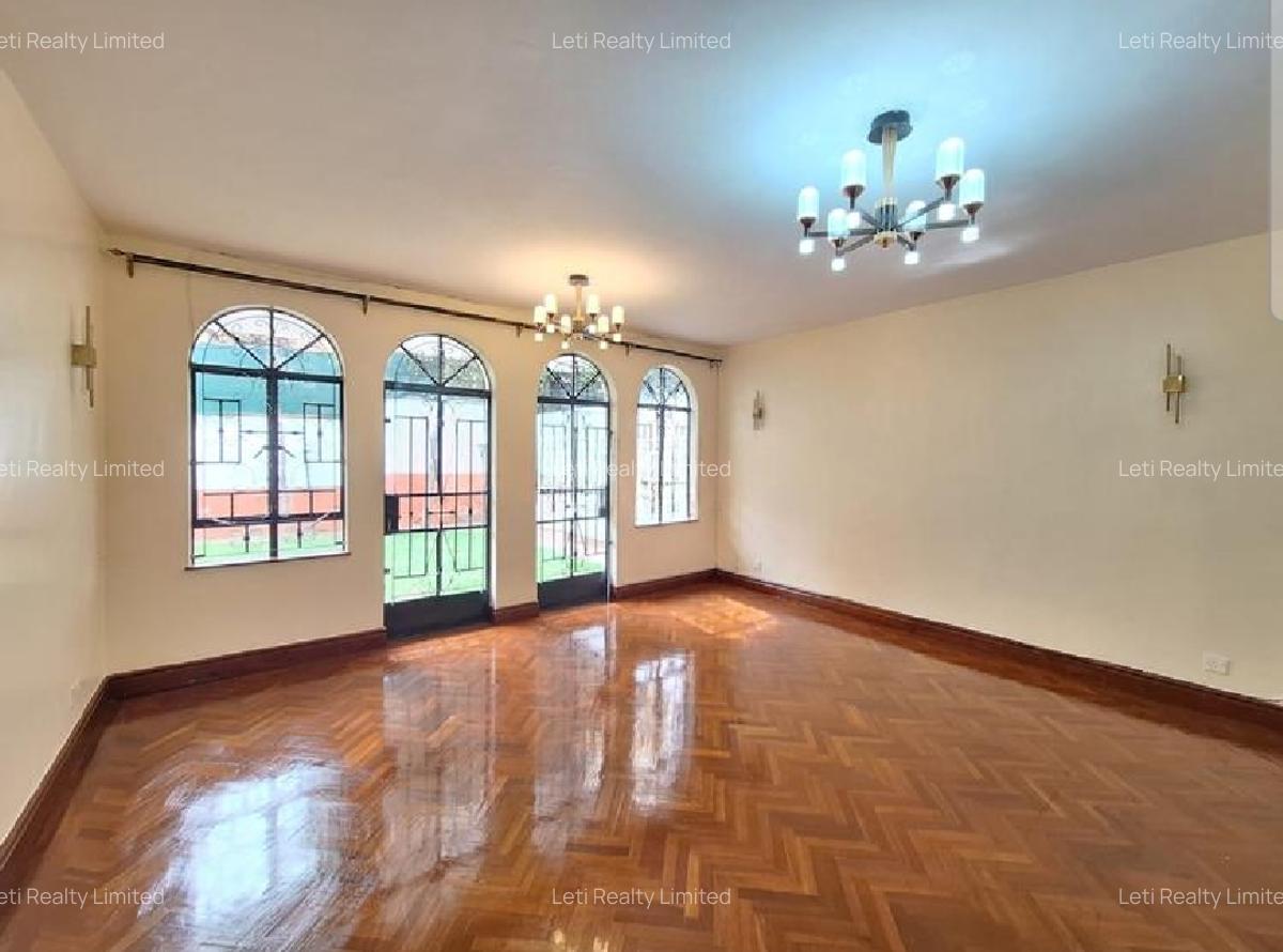 5 Bed Townhouse with En Suite in Riverside - 3