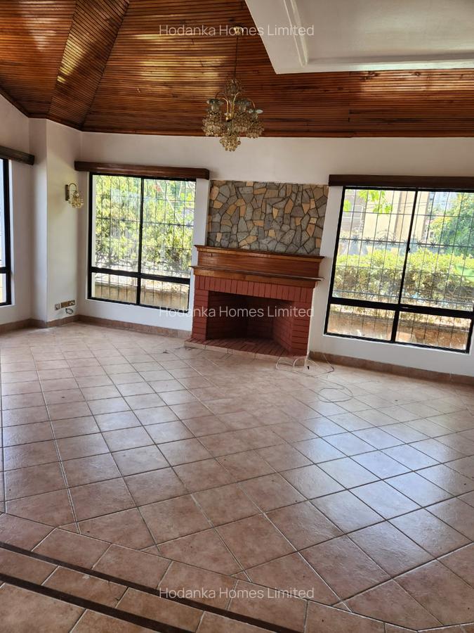 4 Bed Villa with En Suite in Lavington - 1
