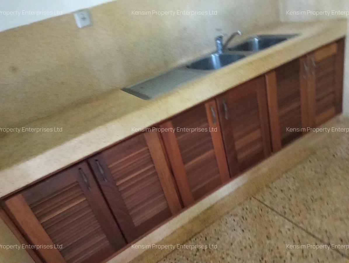 4 Bed Townhouse with En Suite in Spring Valley - 2