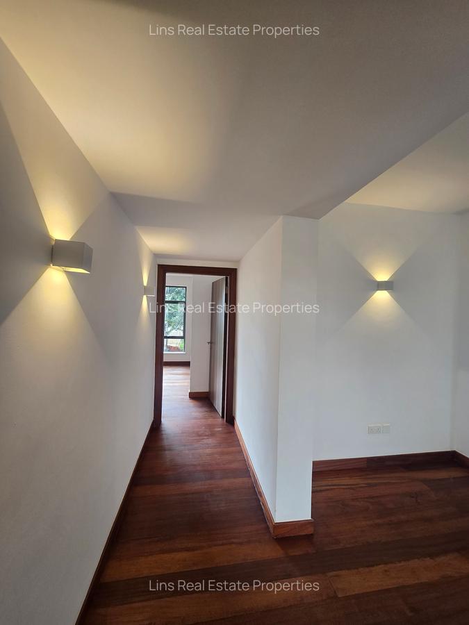 4 Bed Apartment with En Suite in Rosslyn - 15