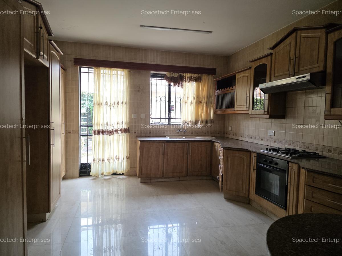 4 Bed Townhouse with En Suite in Westlands Area - 19