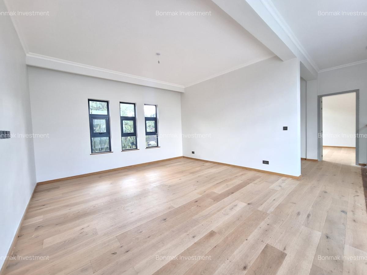 5 Bed Townhouse with En Suite at Lavington Green - 18