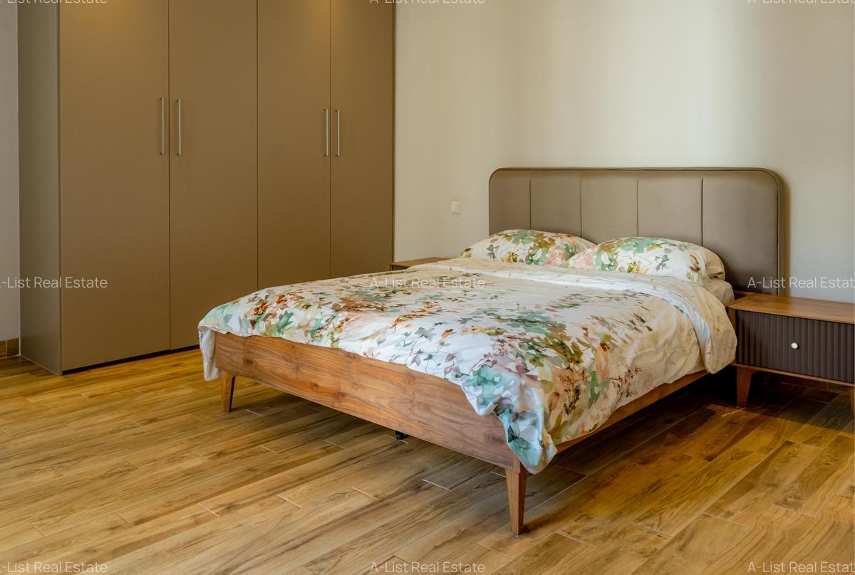 4 Bed Apartment with En Suite at Riverside Drive - 9