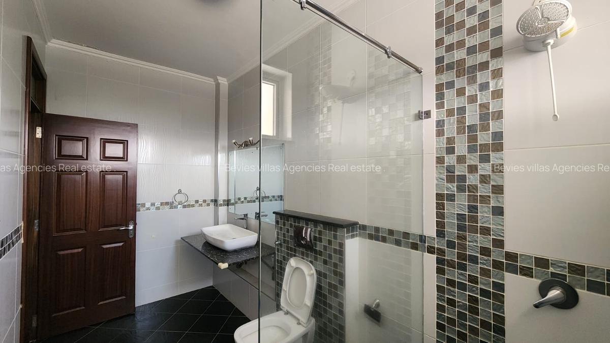 3 Bed Apartment with En Suite at Brookside - 18