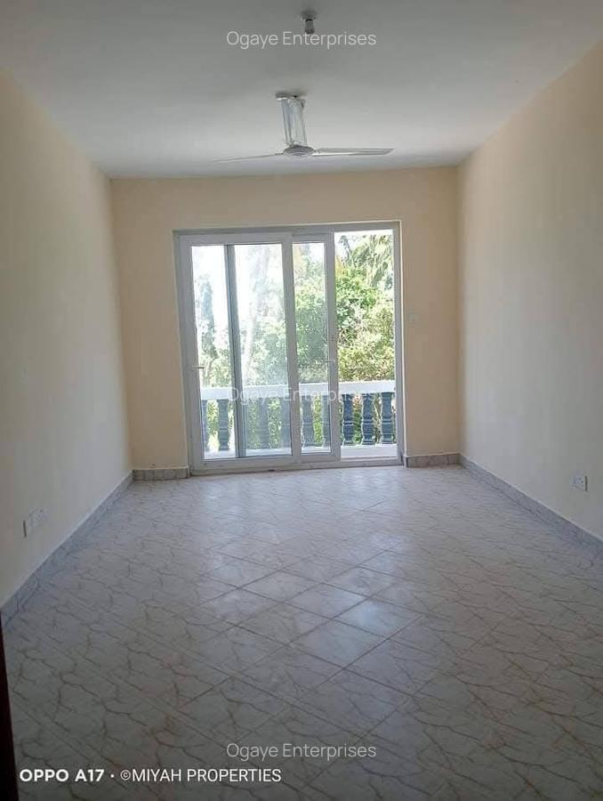2 Bed Apartment with En Suite at Mtwapa - 4