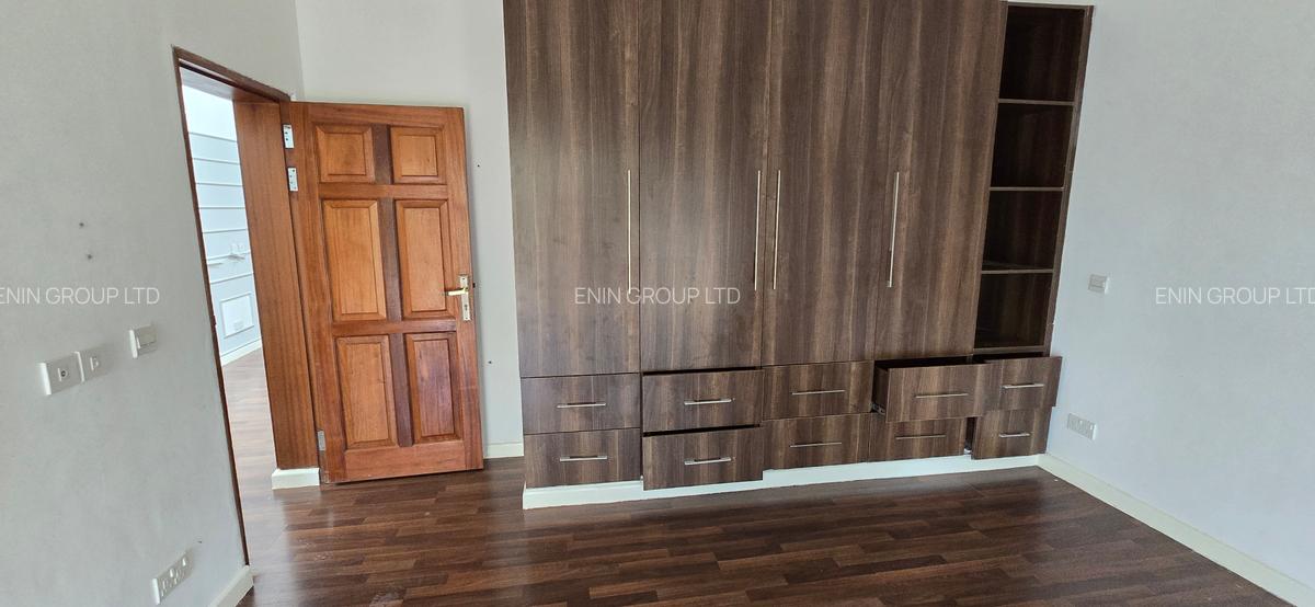 5 Bed House with En Suite at Runda - 10