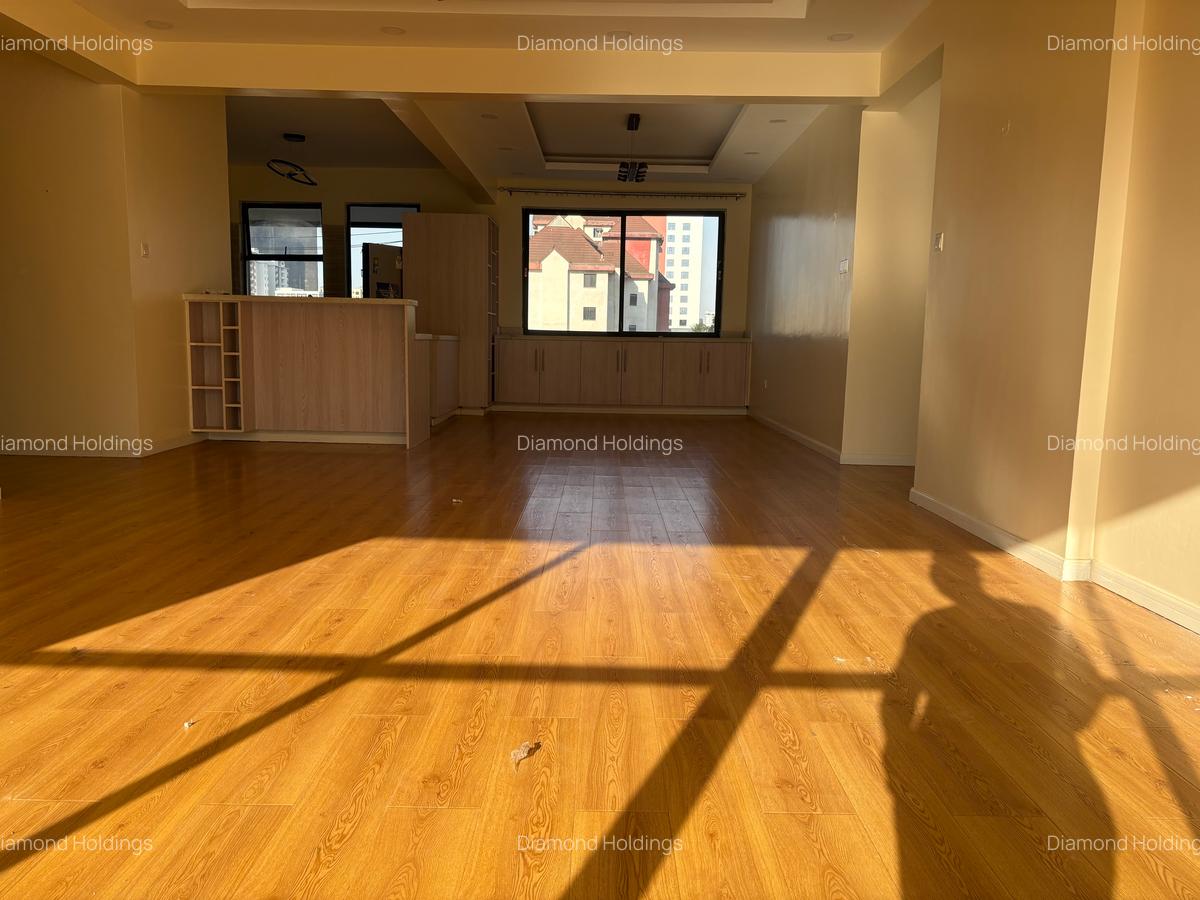 3 Bed Apartment with En Suite in Brookside - 18