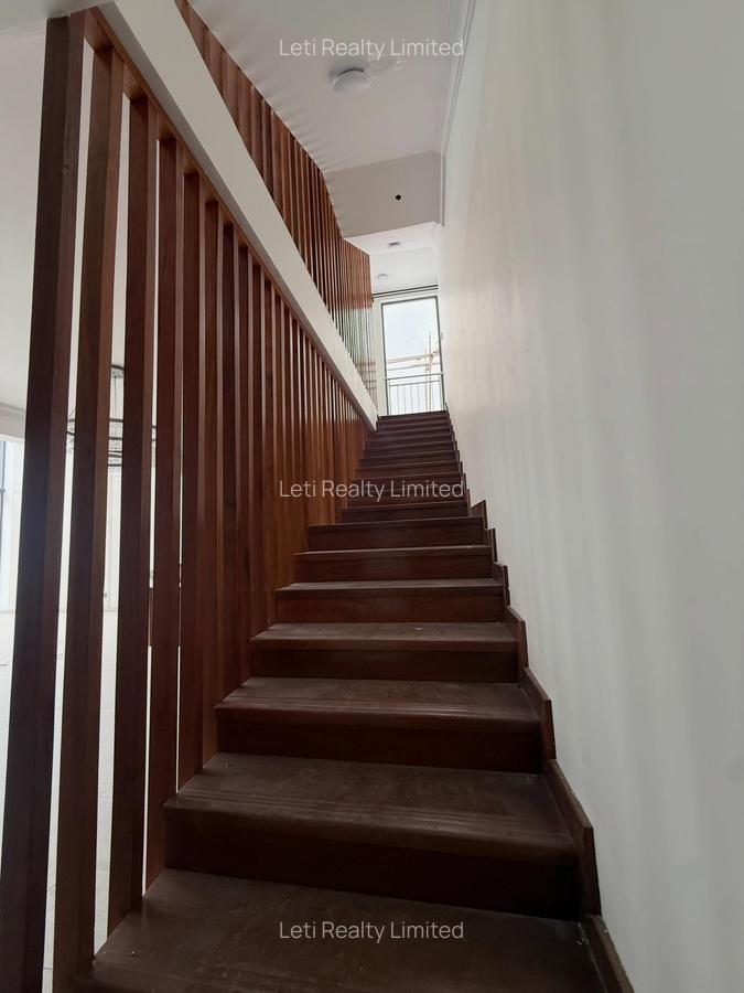 5 Bed Townhouse with En Suite in Lavington - 7