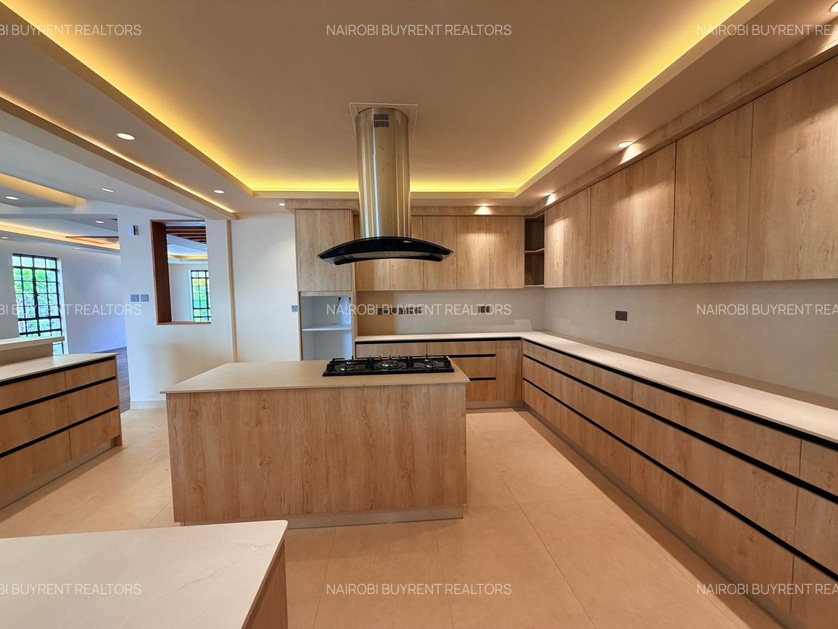4 Bed Townhouse with En Suite in General Mathenge - 5