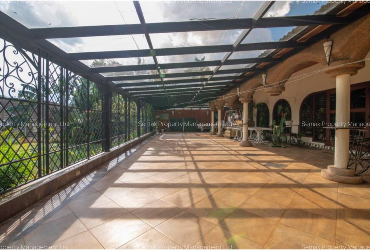 5 Bed House with En Suite at Whispers Avenue - 8