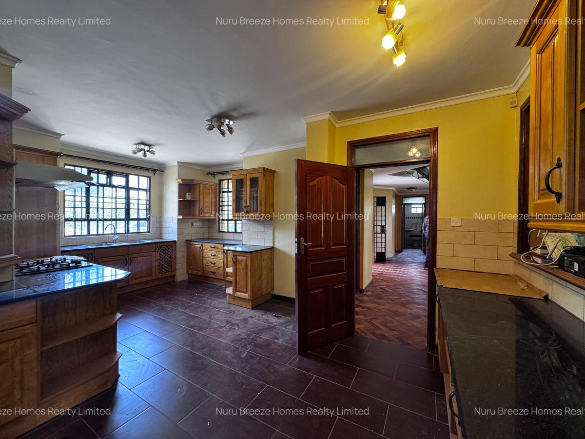 5 Bed Townhouse with En Suite in Runda - 12