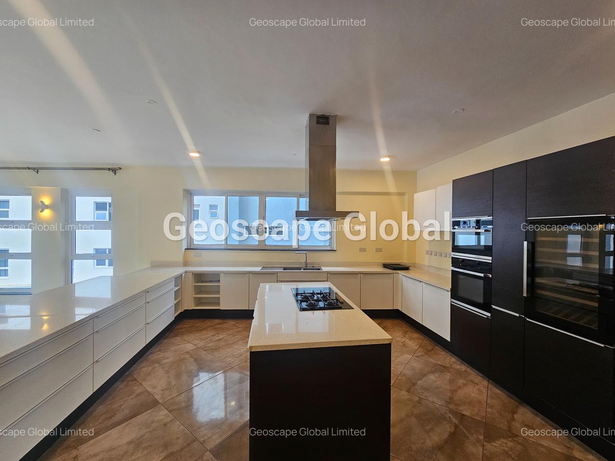 5 Bed Apartment with En Suite in Spring Valley - 17