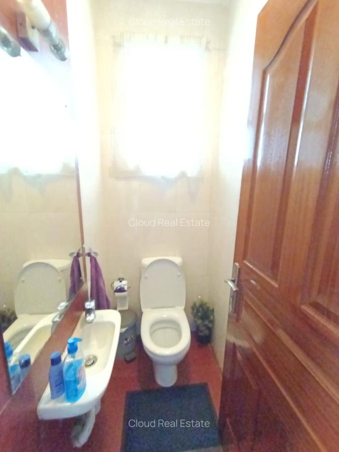 4 Bed House with En Suite in Lavington - 12