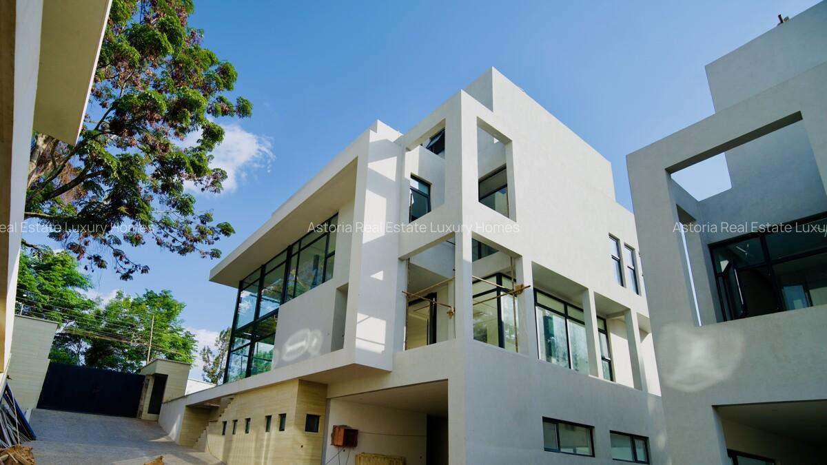 5 Bed Villa with En Suite at 2026-187 - 9
