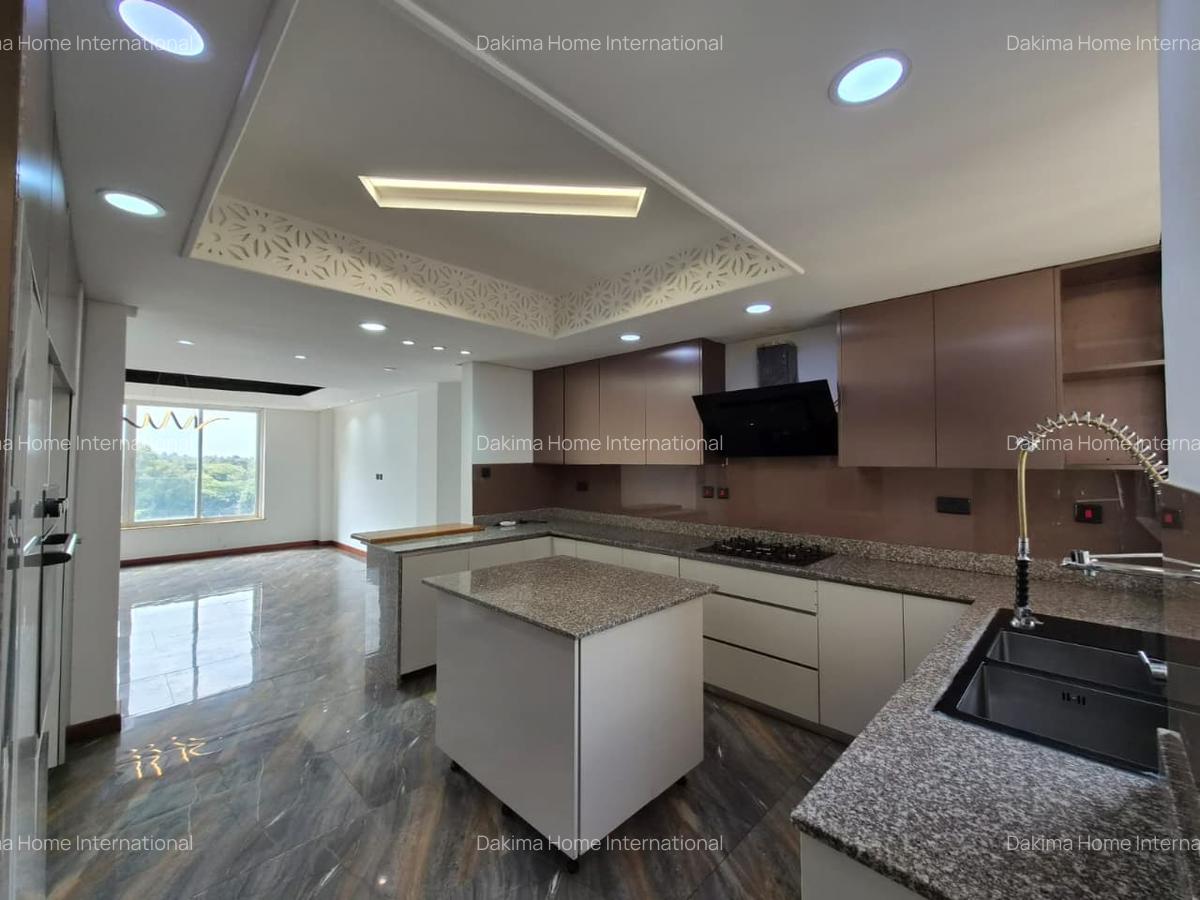 5 Bed Apartment with En Suite in General Mathenge - 1