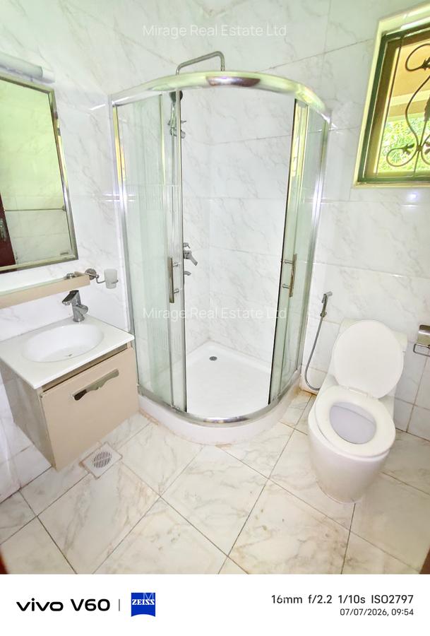 5 Bed Villa with En Suite in Lavington - 14