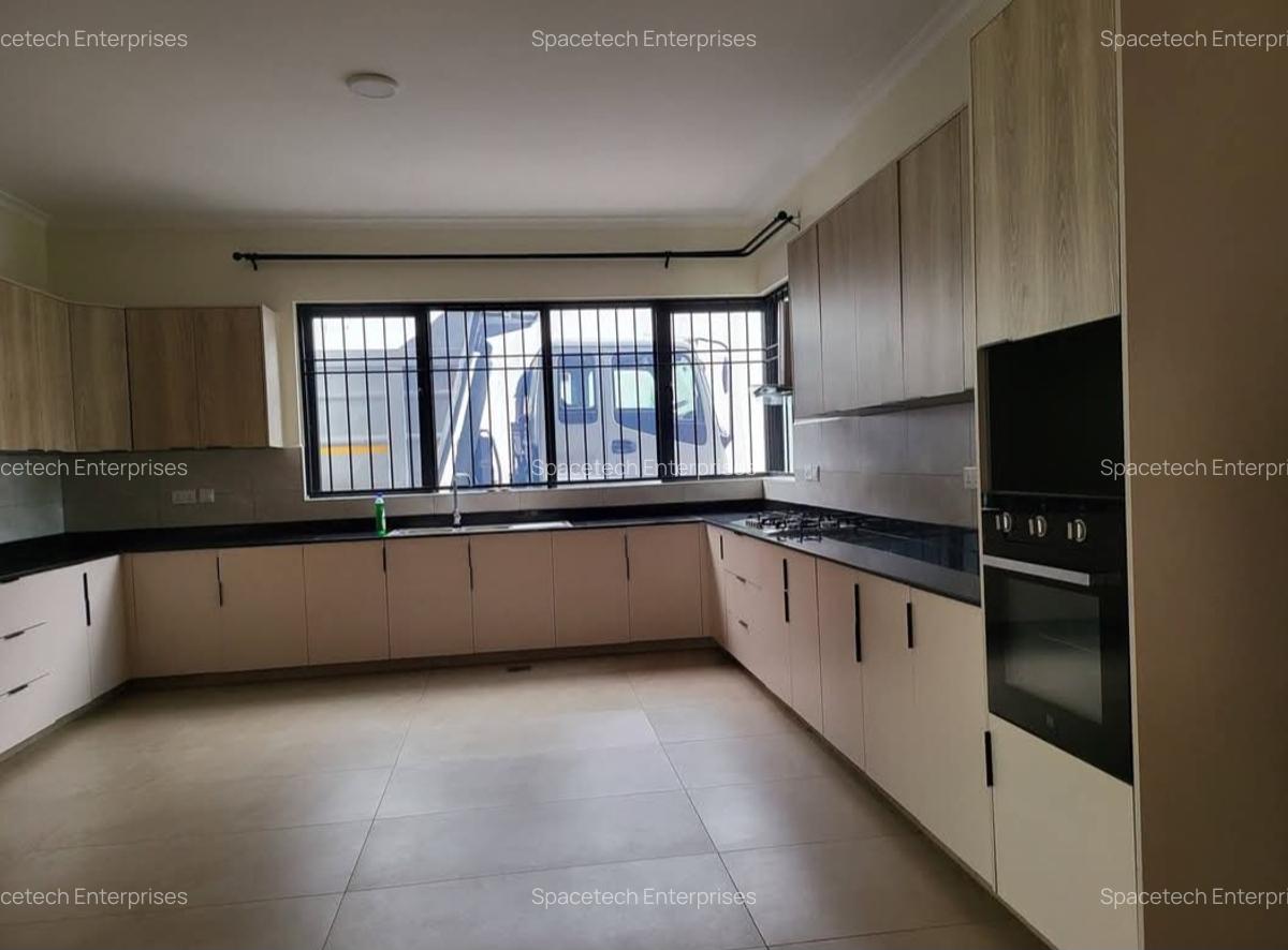 5 Bed House with En Suite in Loresho - 9