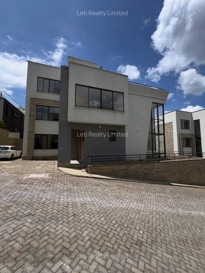 5 Bed Townhouse with En Suite in Lavington - 3