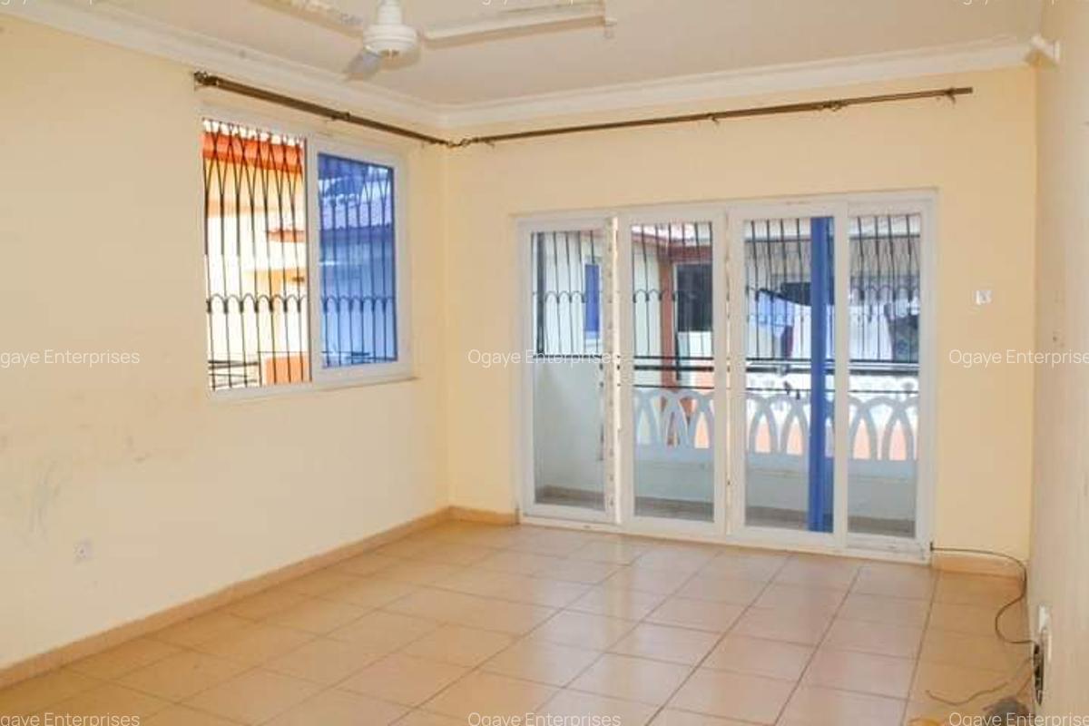 3 Bed Apartment with En Suite at Posta - 6