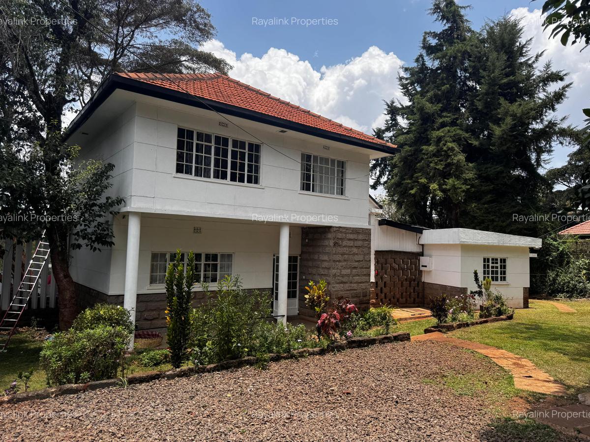 3 Bed House with En Suite at Lavington - 1
