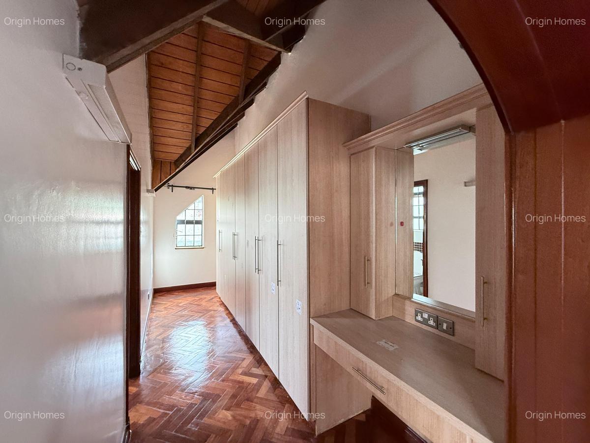5 Bed Townhouse with En Suite at Lavington - 15
