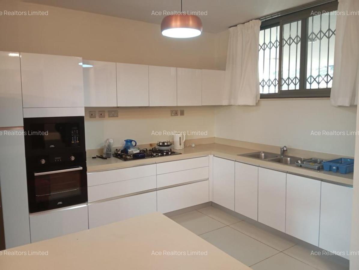 3 Bed Apartment with En Suite at 6Th Parklands - 1