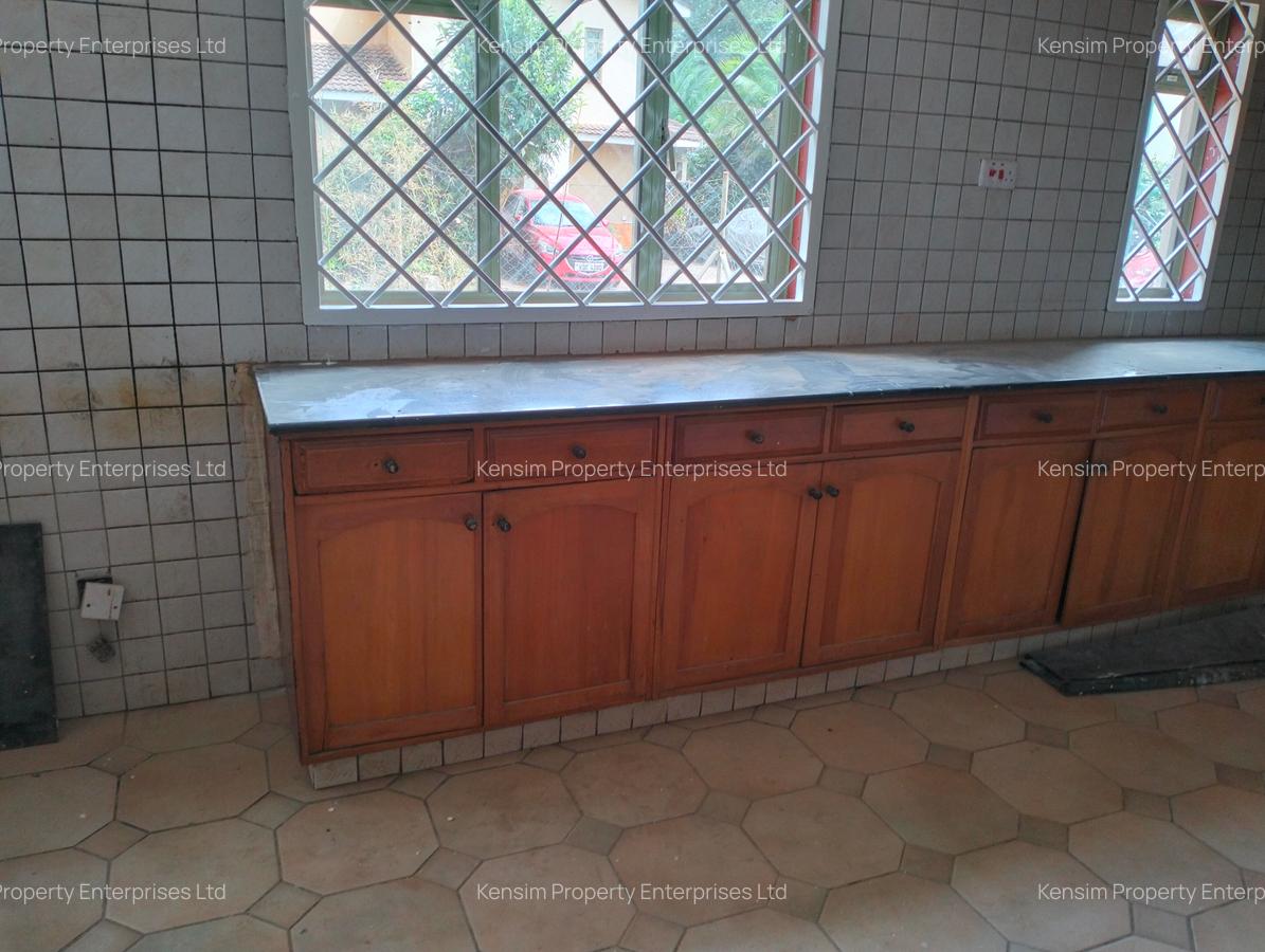 4 Bed Townhouse with En Suite in Lavington - 11