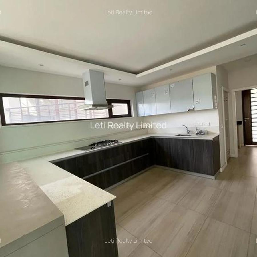 4 Bed Townhouse with En Suite in Lavington - 5