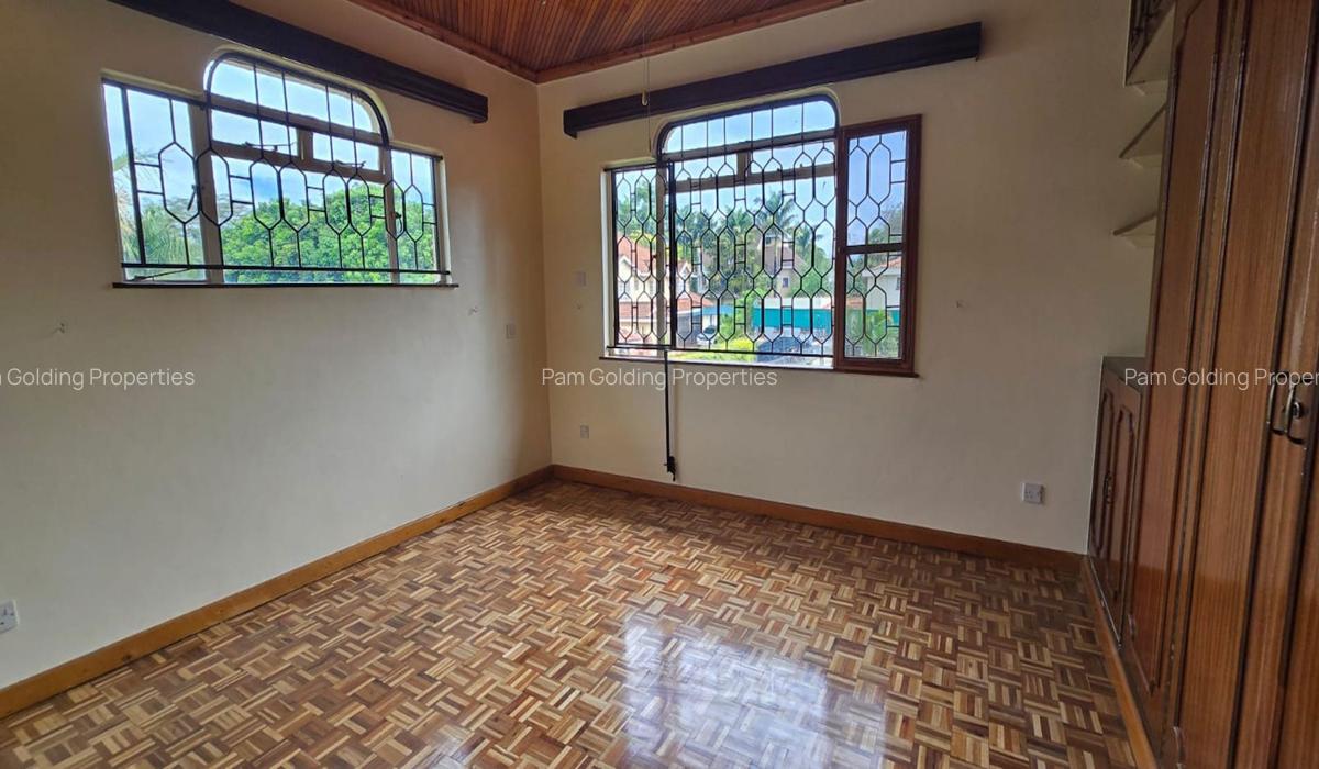 5 Bed House with En Suite in Runda - 6