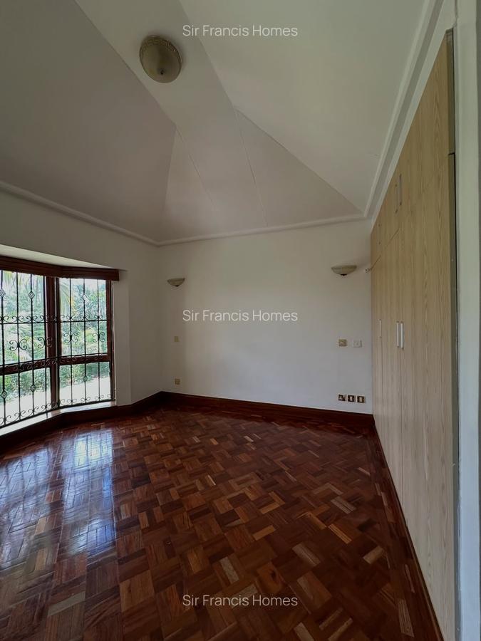 6 Bed House with En Suite in Runda - 2