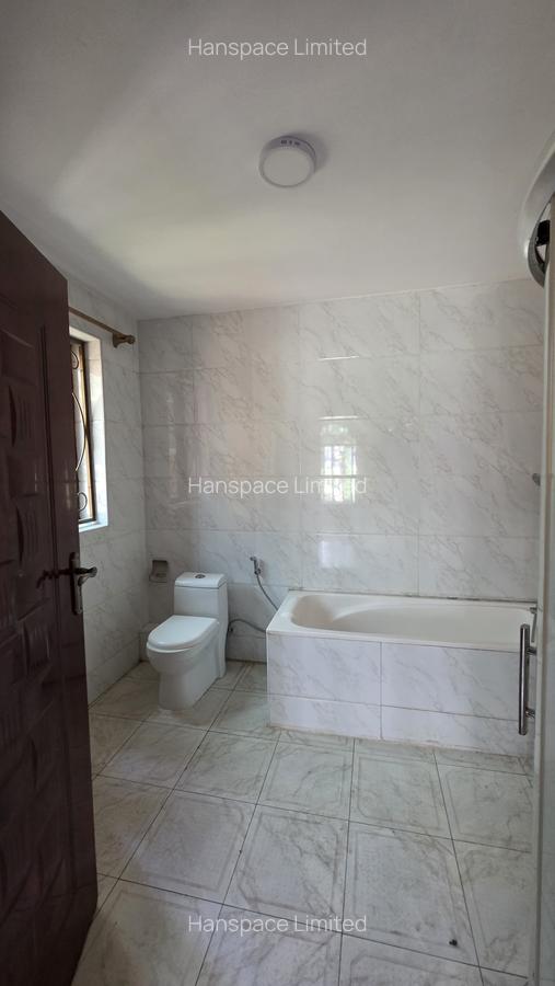 5 Bed Townhouse with En Suite in Lavington - 10