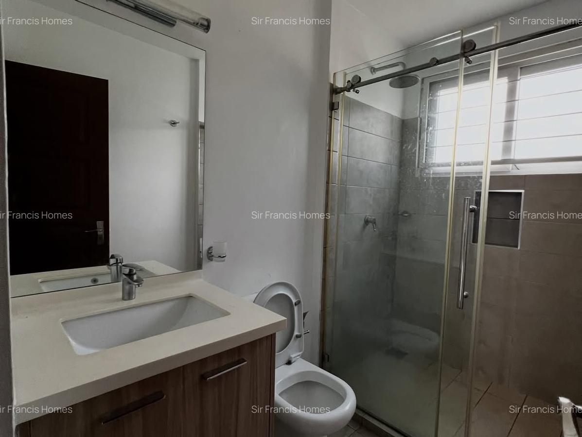5 Bed Townhouse with En Suite at Lavington - 2