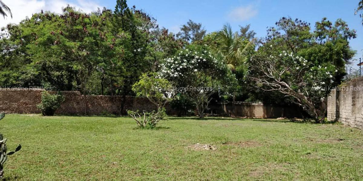 Land at Nyali - 2