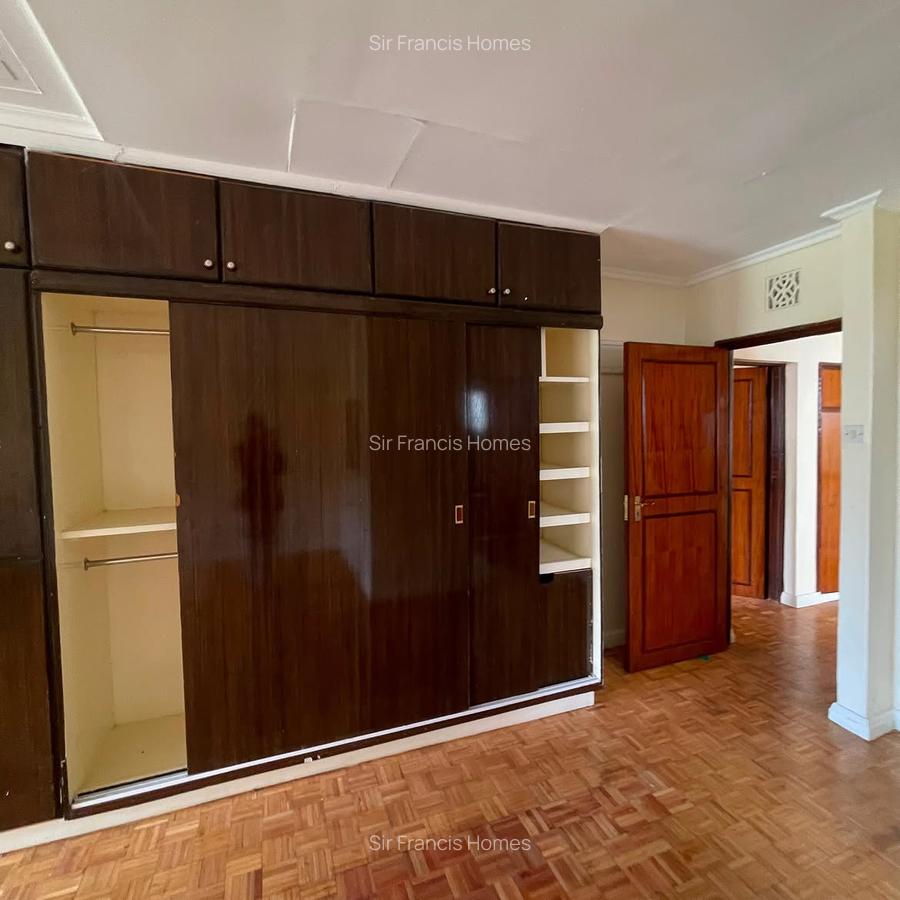 4 Bed House with En Suite in Lavington - 7